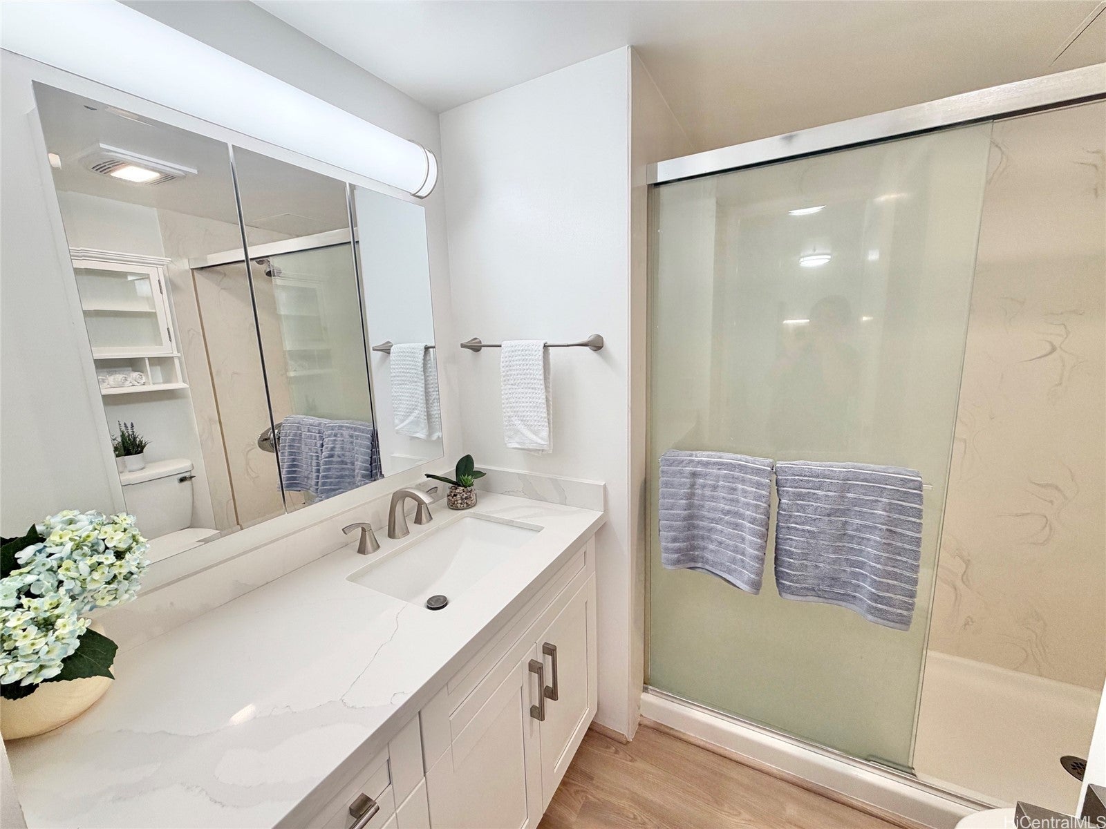 876 Curtis Street 2908