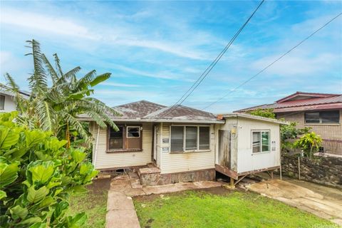 Photo of 1752 Kealia Drive, Honolulu, HI 96817 (MLS # 202607904)