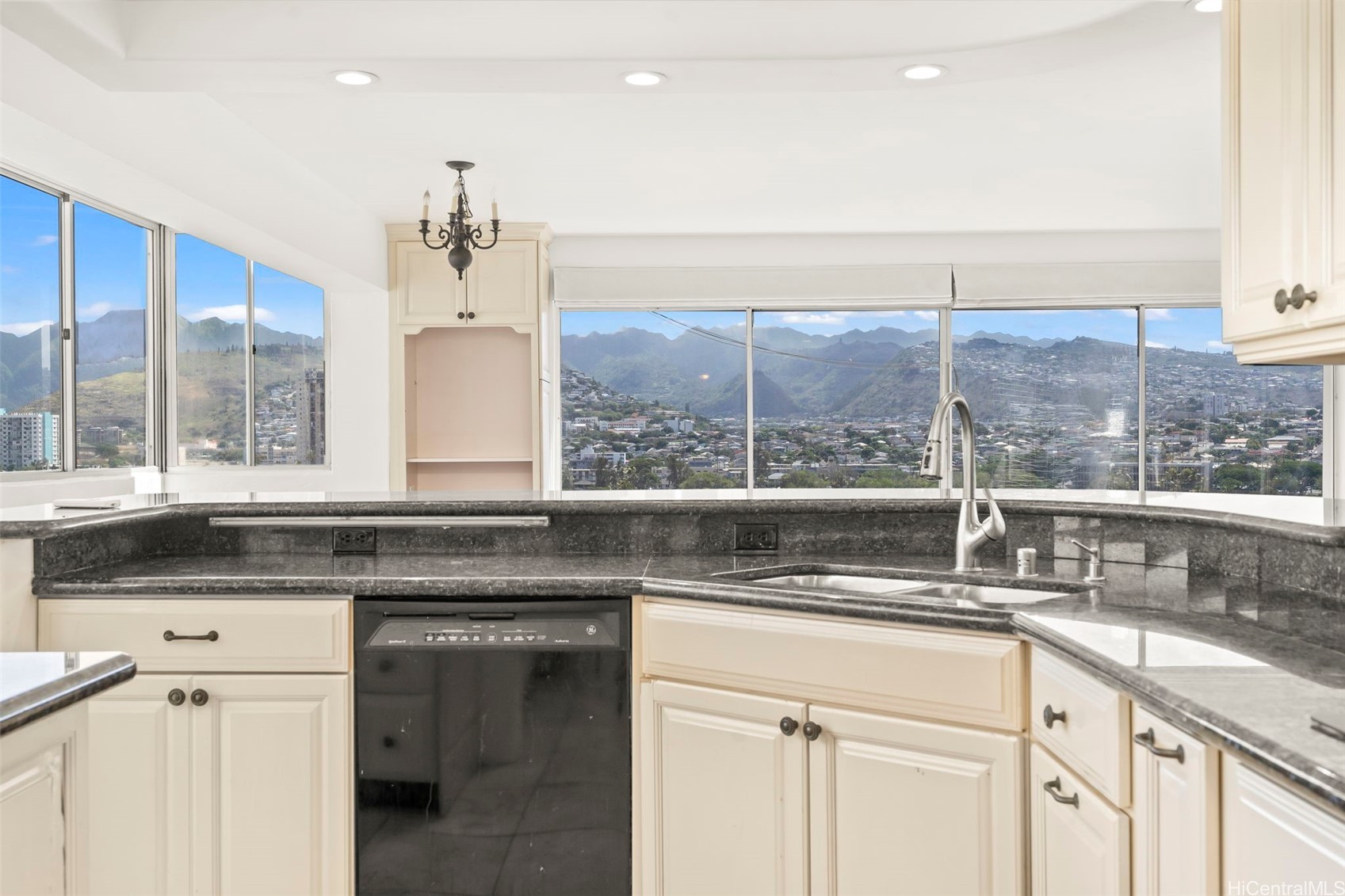 2547 Ala Wai Boulevard 1001