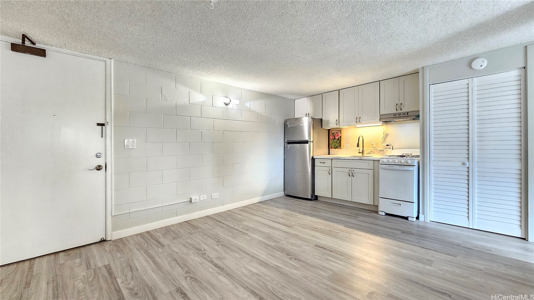 1129 Rycroft Street 201