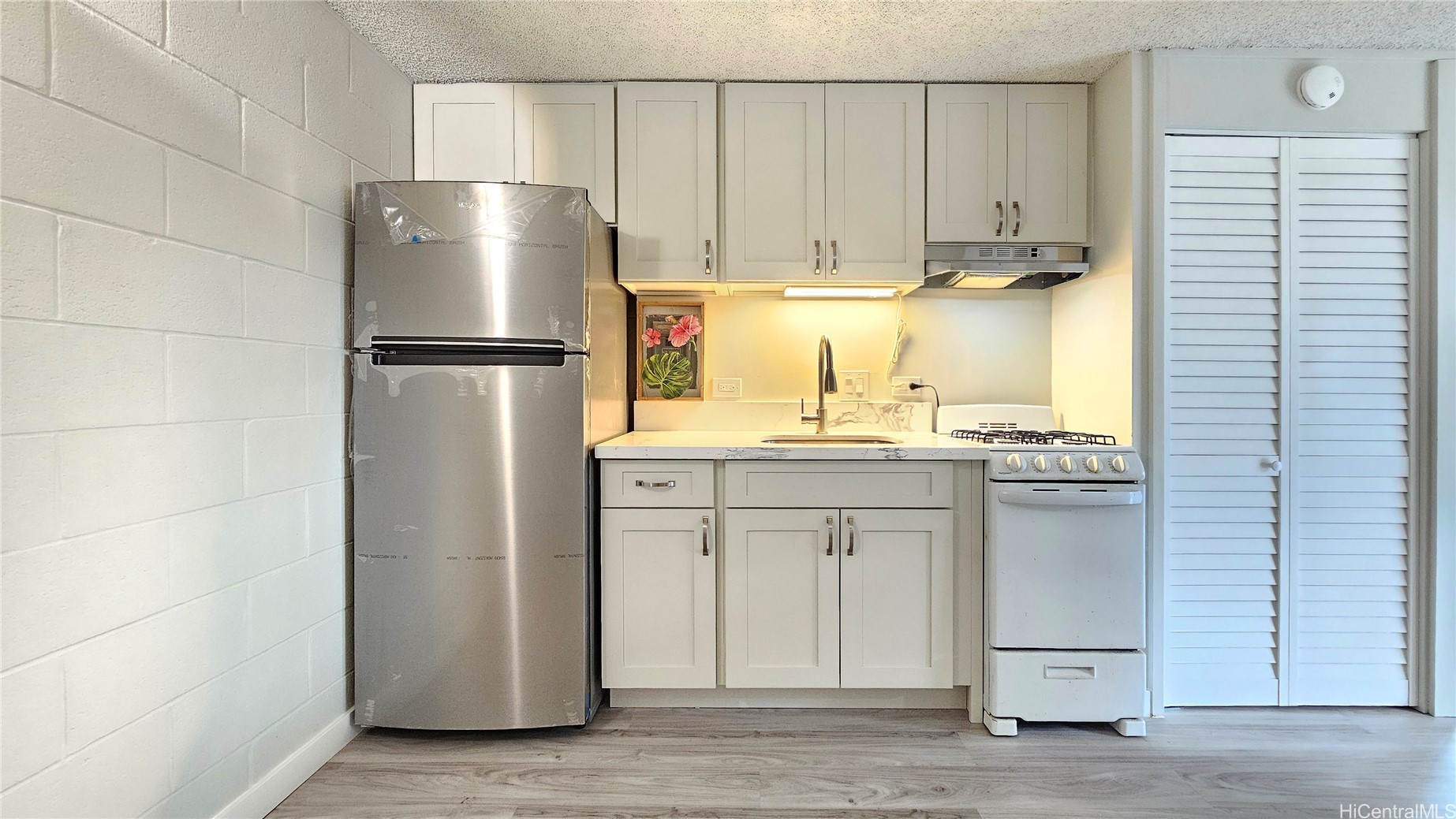 1129 Rycroft Street 201