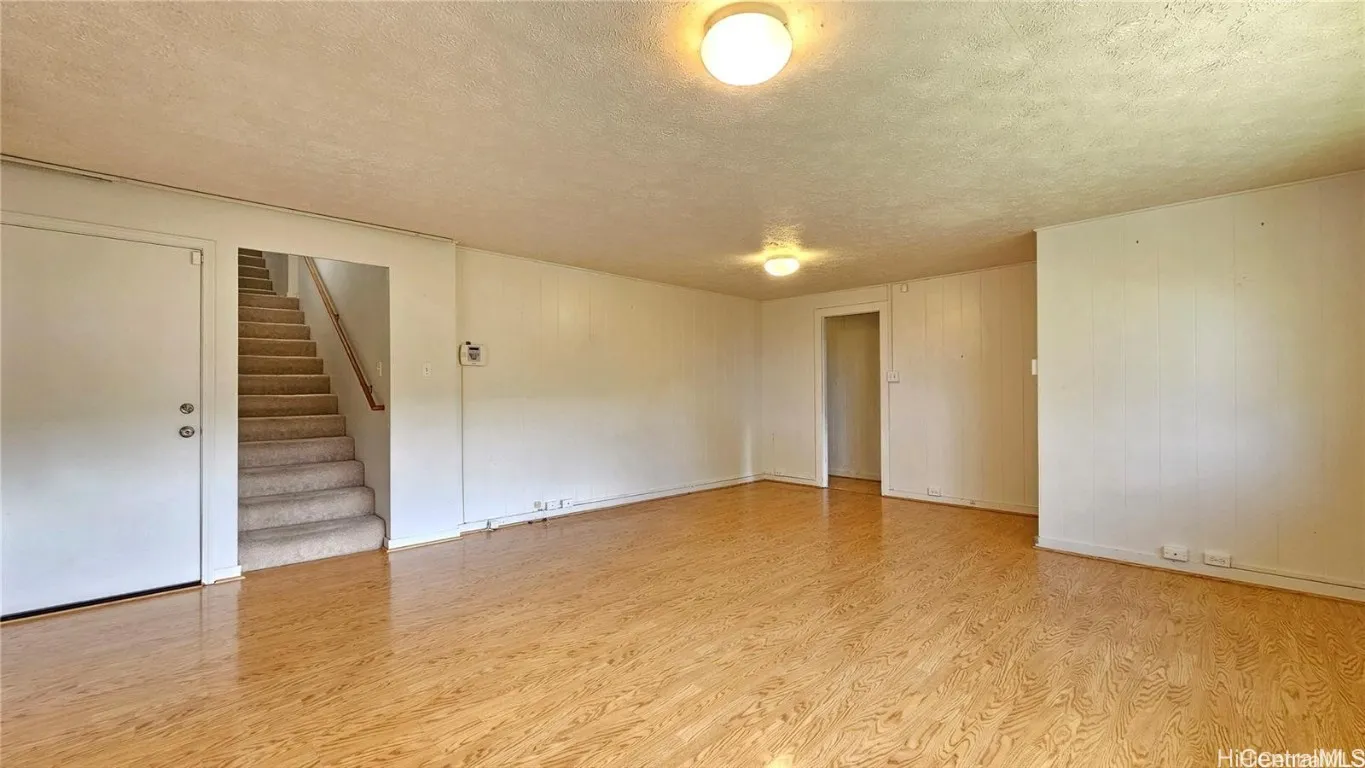 Honolulu, Hawaii 96822, United States, 6 Bedrooms Bedrooms, ,3 BathroomsBathrooms,Residential,Pending,21593