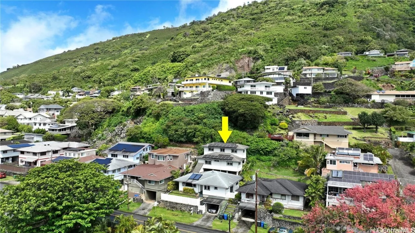 Honolulu, Hawaii 96822, United States, 6 Bedrooms Bedrooms, ,3 BathroomsBathrooms,Residential,Pending,21593