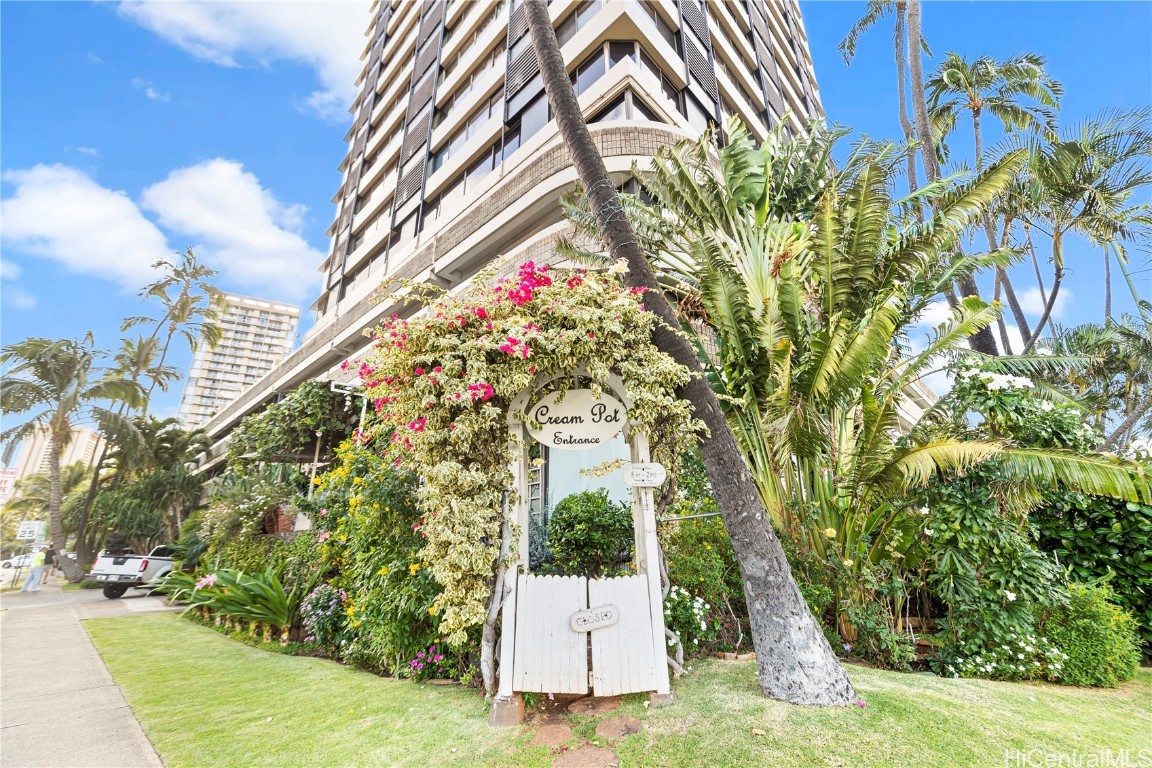 Hawaiian Monarch Condominium