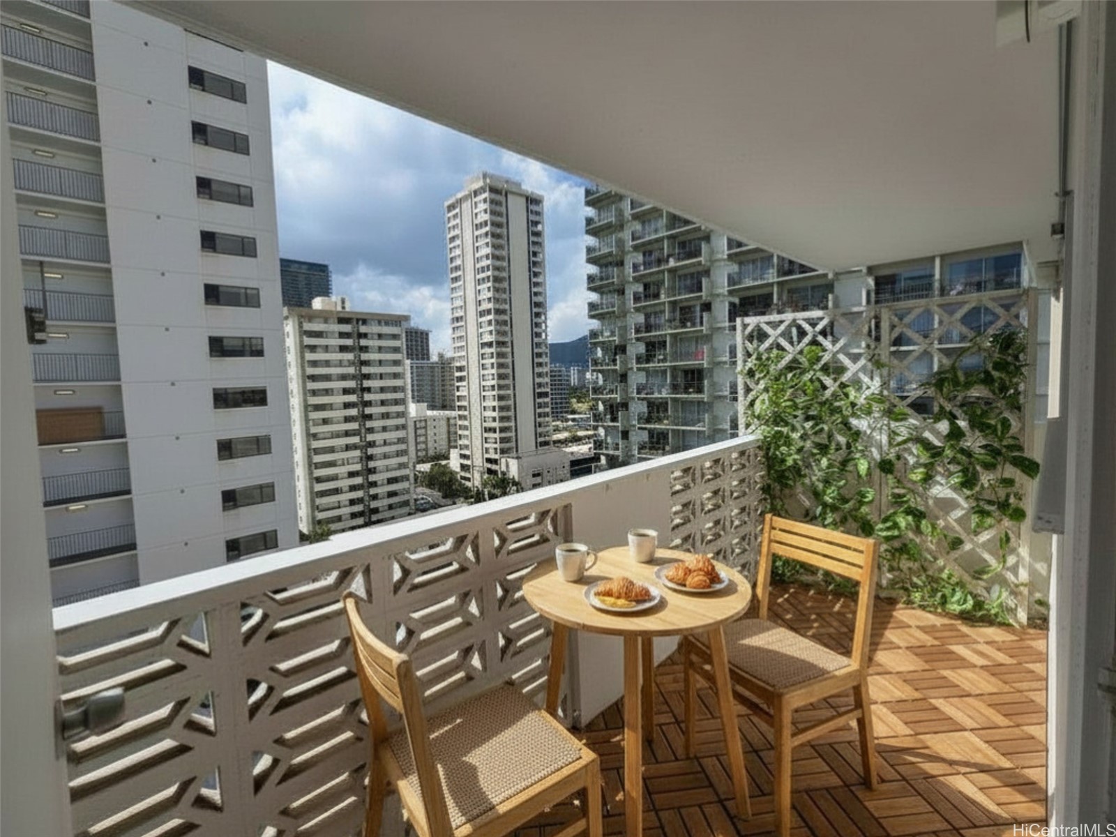 2442 Kuhio Avenue 1204