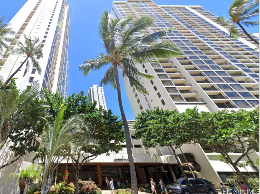 Waikiki Banyan Condominium