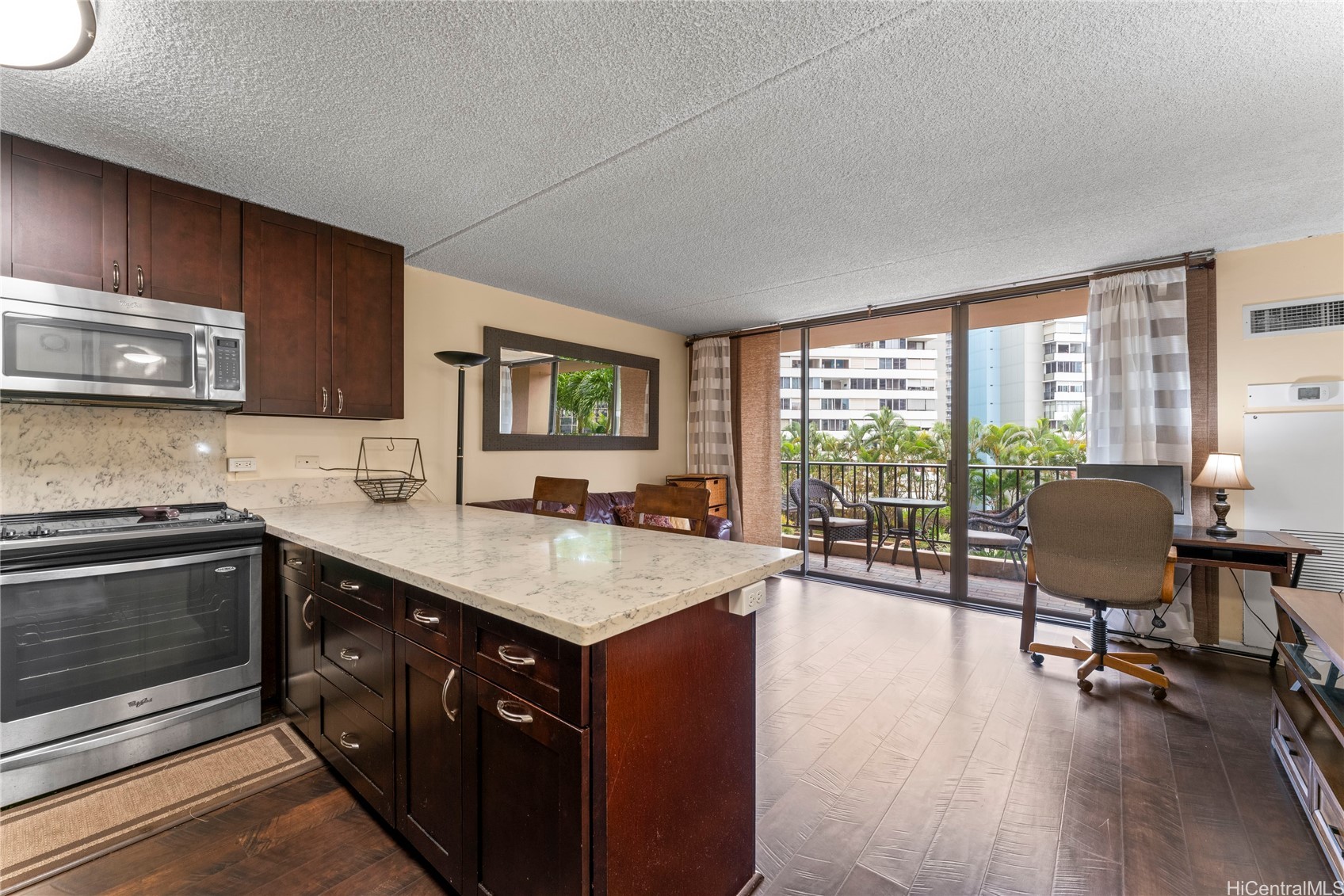 411 Hobron Lane 607