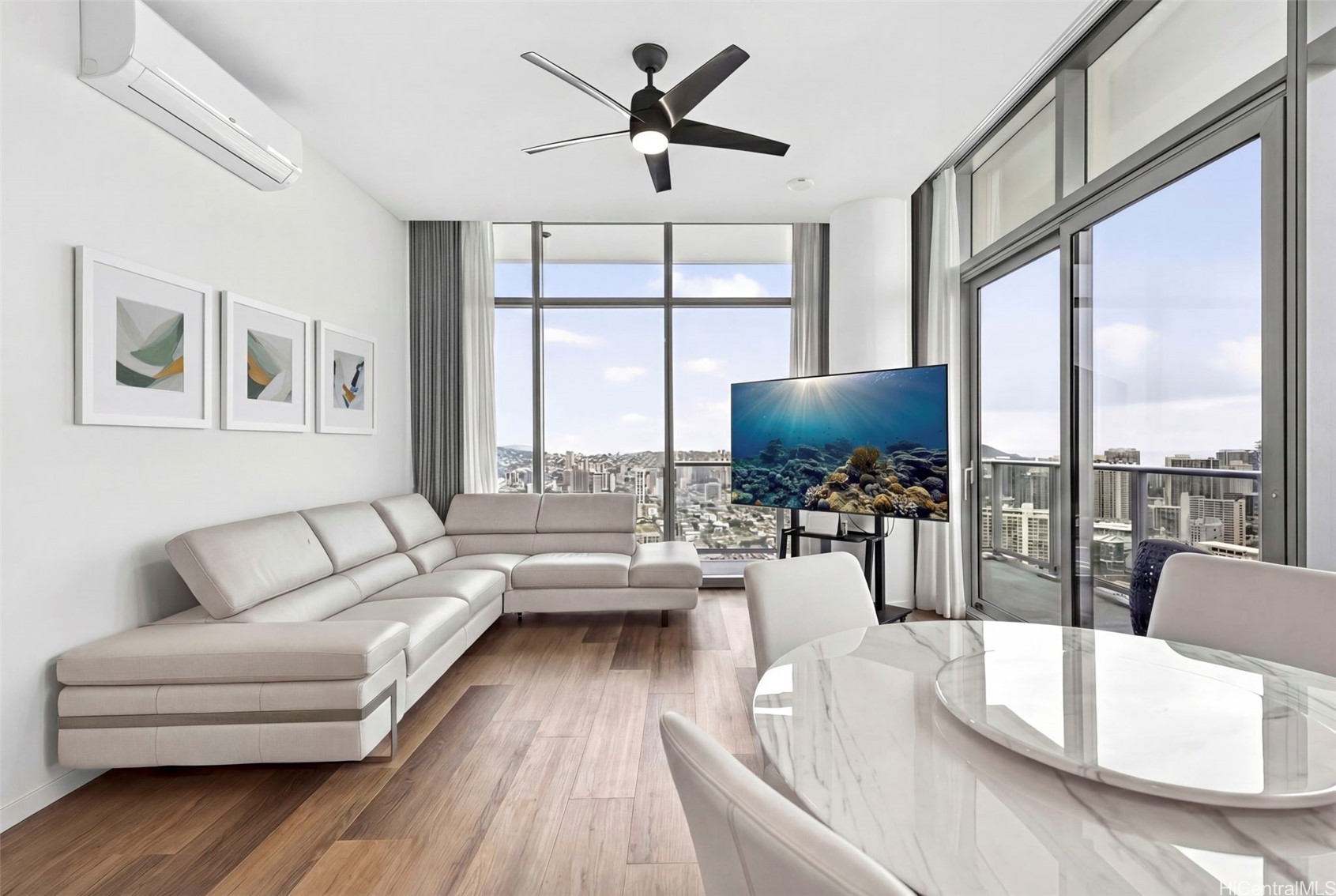 1500 Rycroft Street PH4419