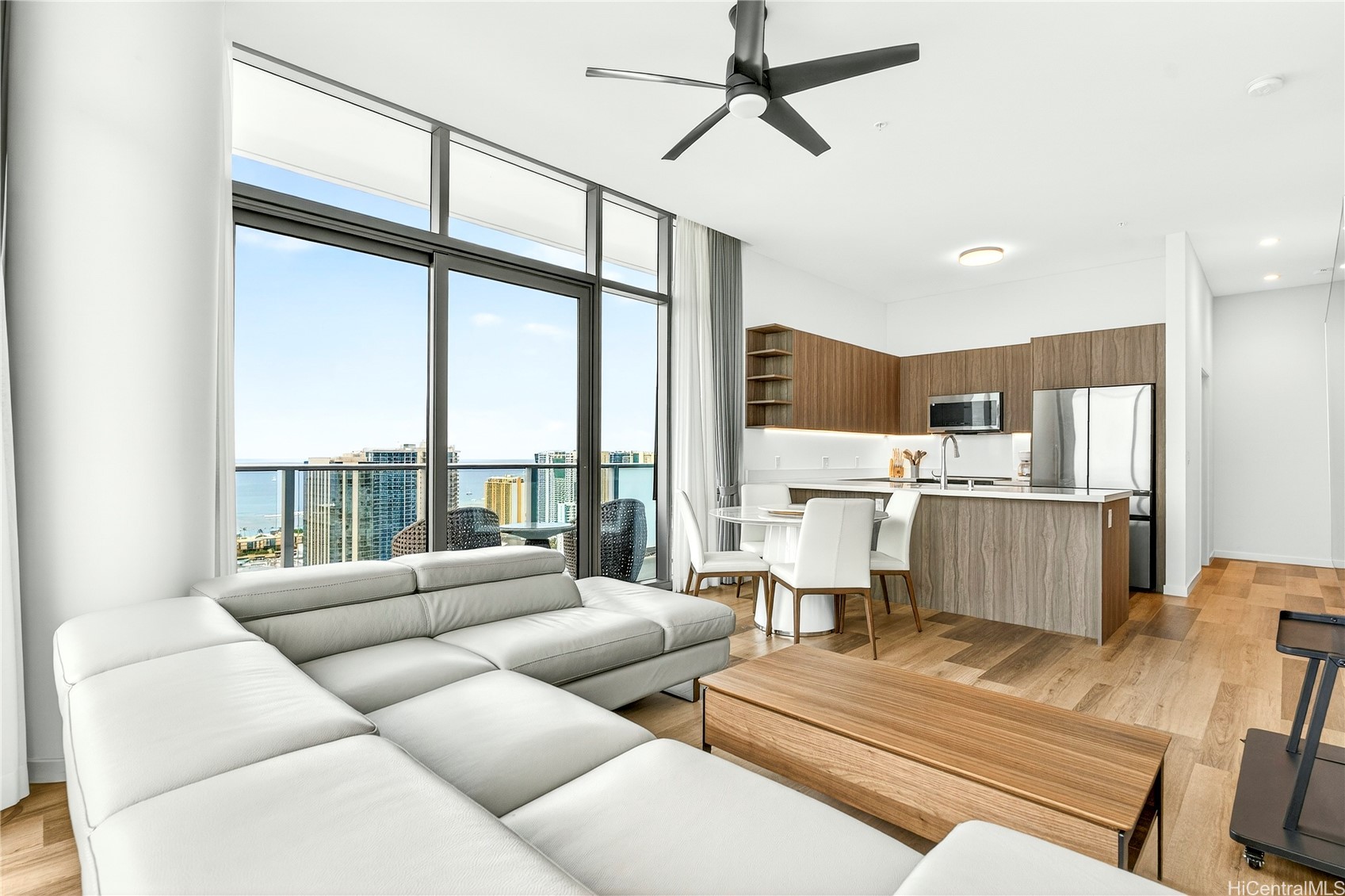 1500 Rycroft Street PH4419