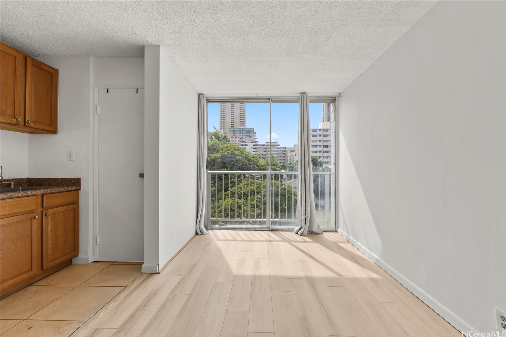 249 Kapili Street 403