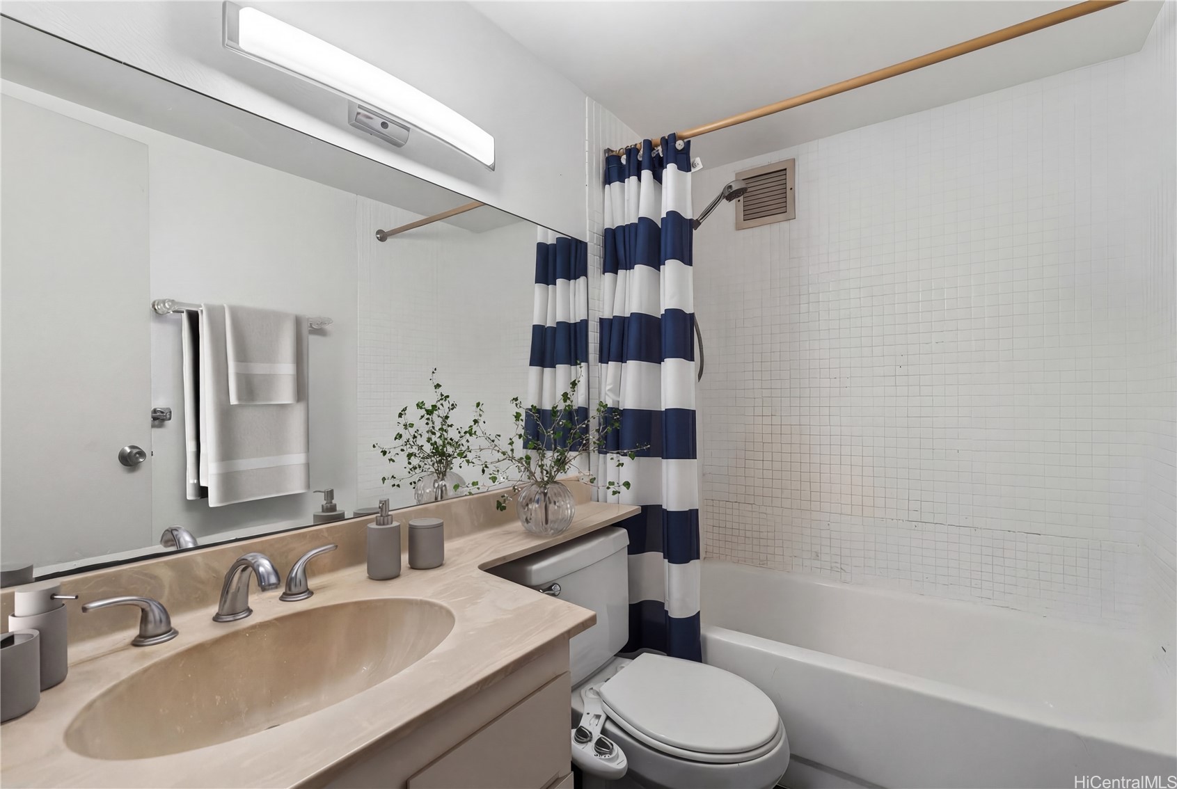 2100 Date Street 703