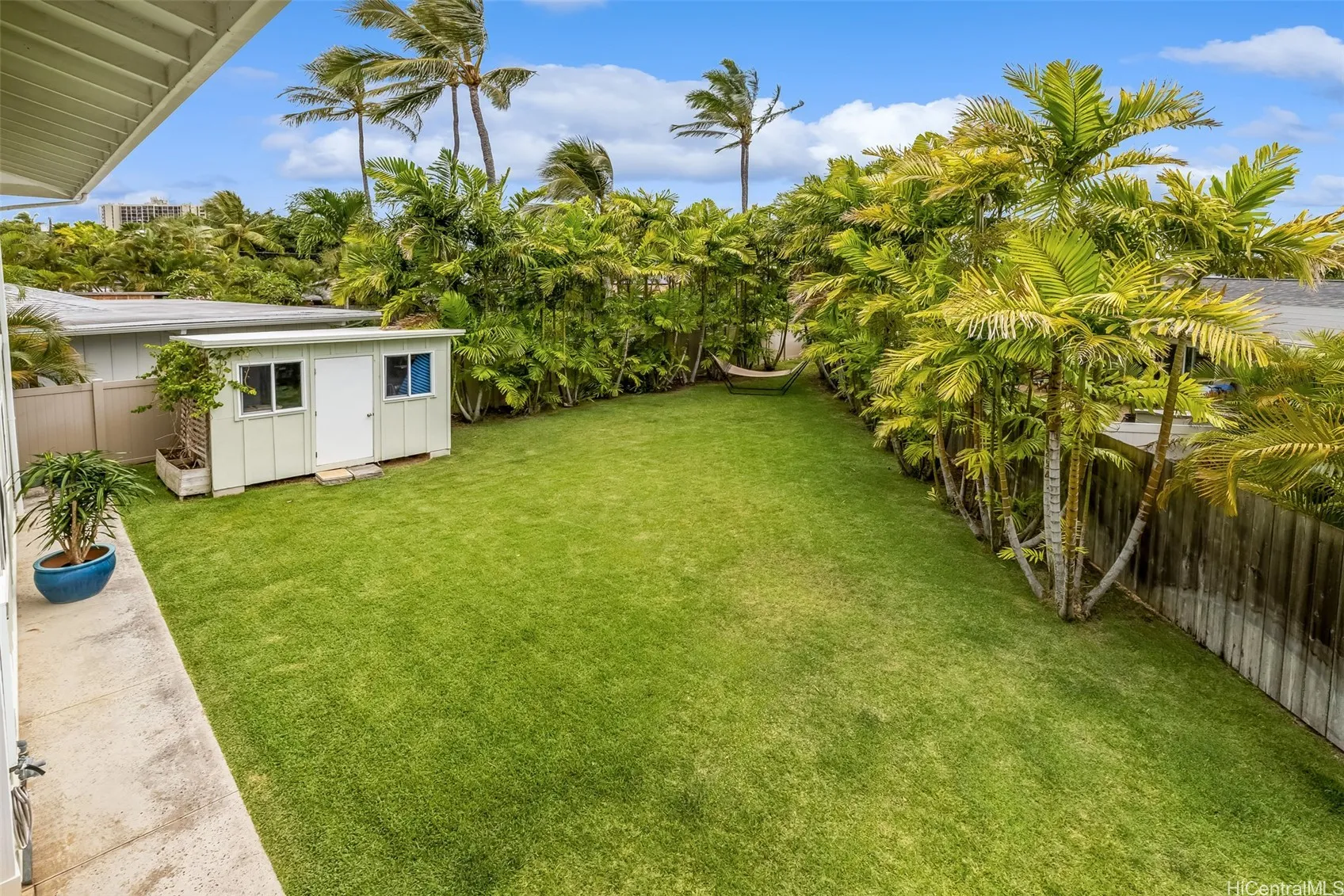 Kailua, Hawaii 96734, United States, 5 Bedrooms Bedrooms, ,4 BathroomsBathrooms,Residential,Pending,139395
