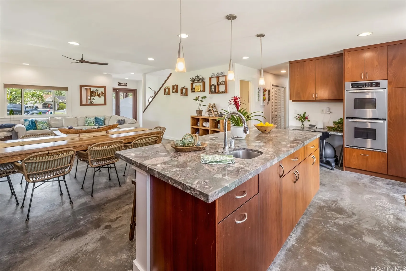 Kailua, Hawaii 96734, United States, 5 Bedrooms Bedrooms, ,4 BathroomsBathrooms,Residential,Pending,139395