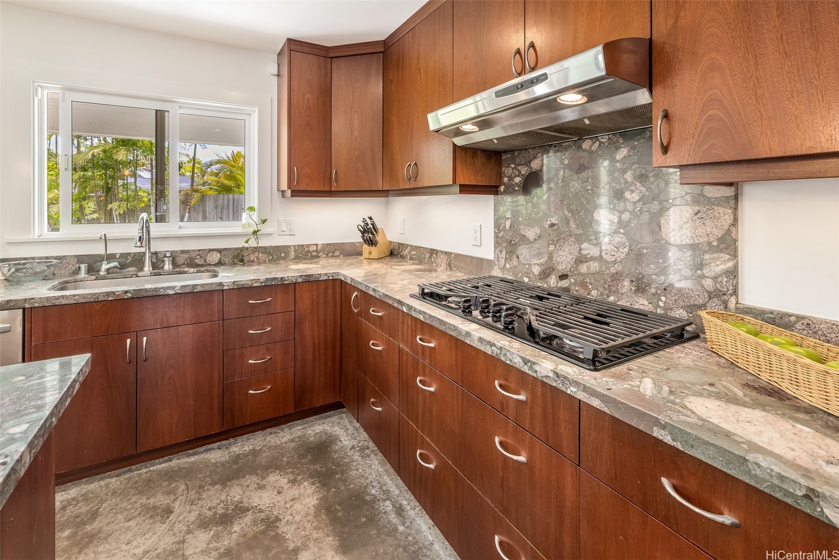440 Akoakoa Place