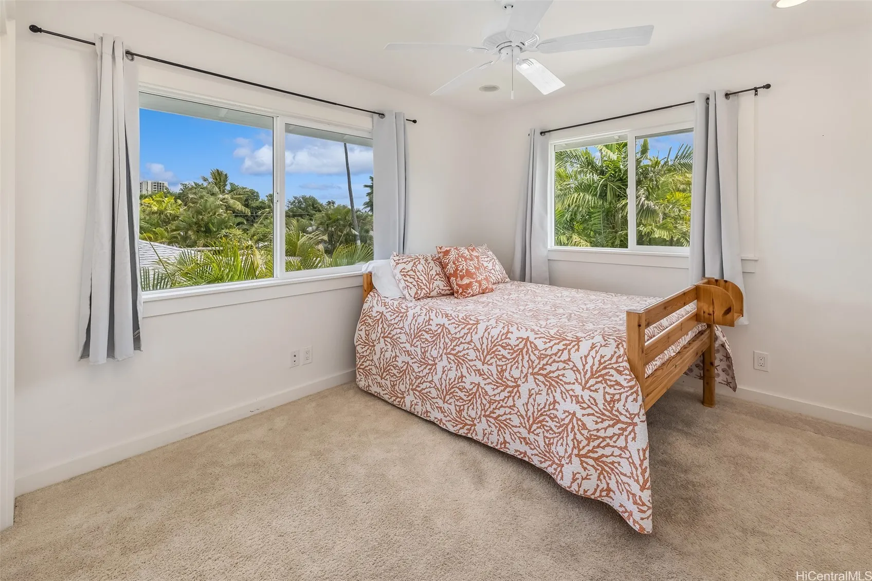 Kailua, Hawaii 96734, United States, 5 Bedrooms Bedrooms, ,4 BathroomsBathrooms,Residential,Pending,139395