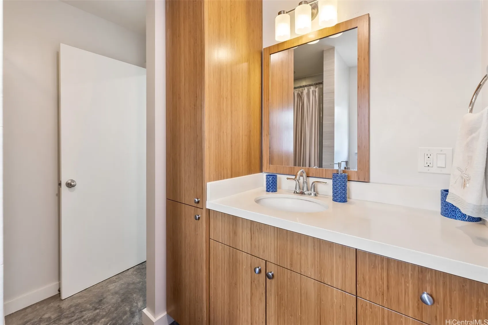 Kailua, Hawaii 96734, United States, 5 Bedrooms Bedrooms, ,4 BathroomsBathrooms,Residential,Pending,139395