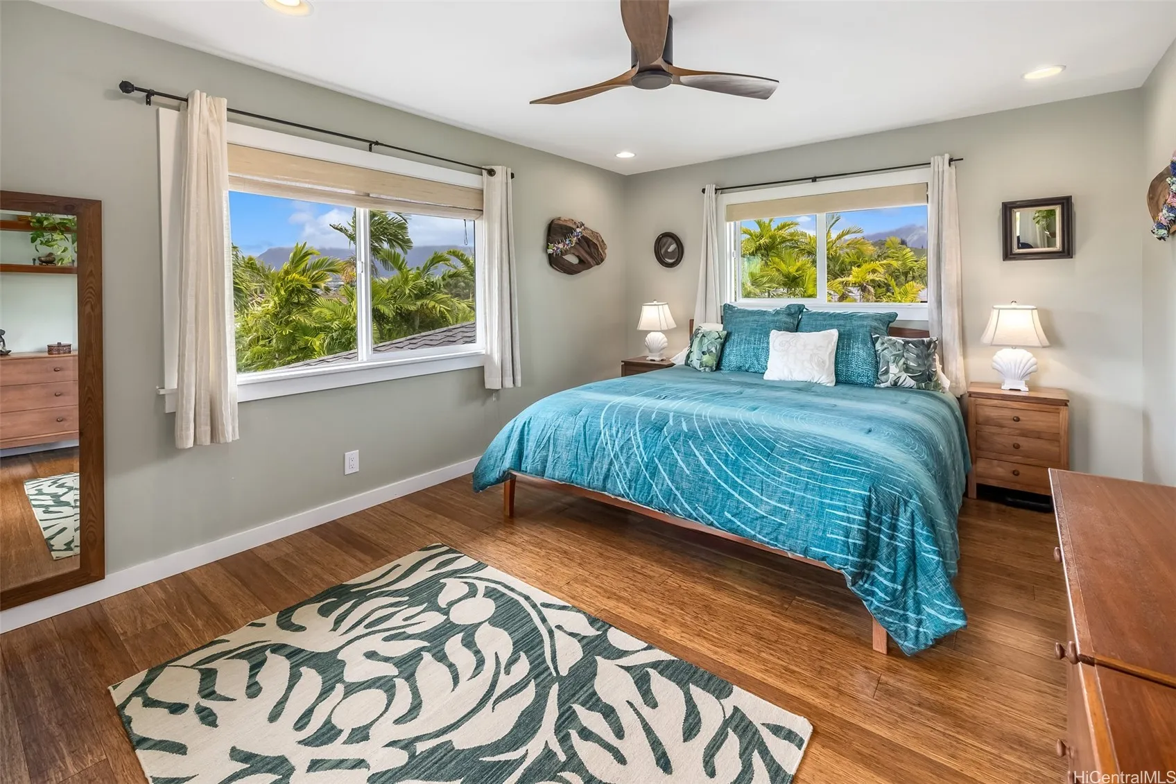 Kailua, Hawaii 96734, United States, 5 Bedrooms Bedrooms, ,4 BathroomsBathrooms,Residential,Pending,139395