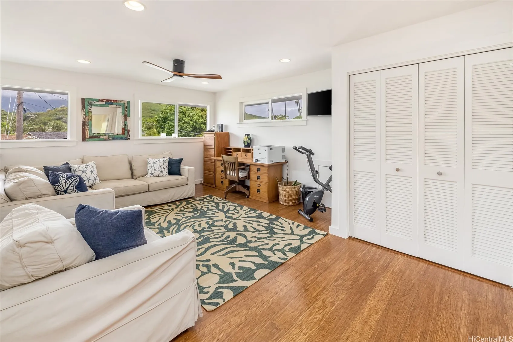 Kailua, Hawaii 96734, United States, 5 Bedrooms Bedrooms, ,4 BathroomsBathrooms,Residential,Pending,139395