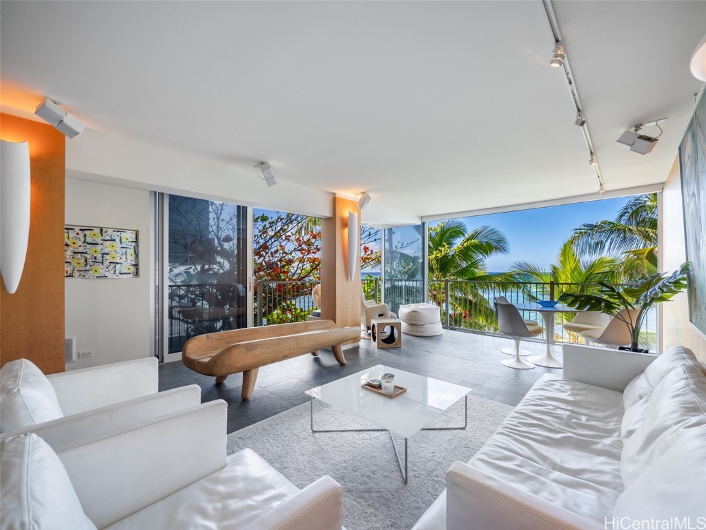 3015 Kalakaua Avenue 401