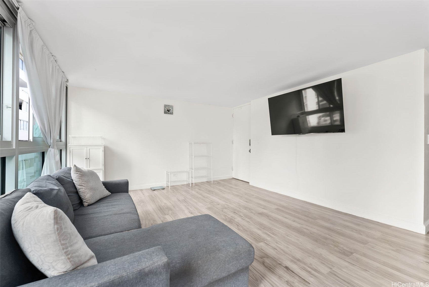 2421 Tusitala Street 803