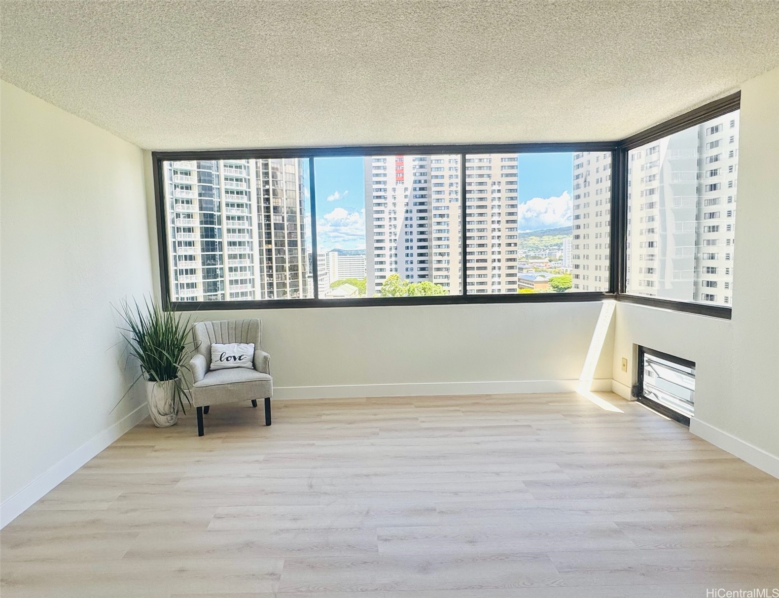 1255 Nuuanu Avenue E1414