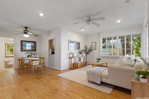 Photo of 637 Kuaaina Way, Kailua, HI 96734 (MLS # 202518348)