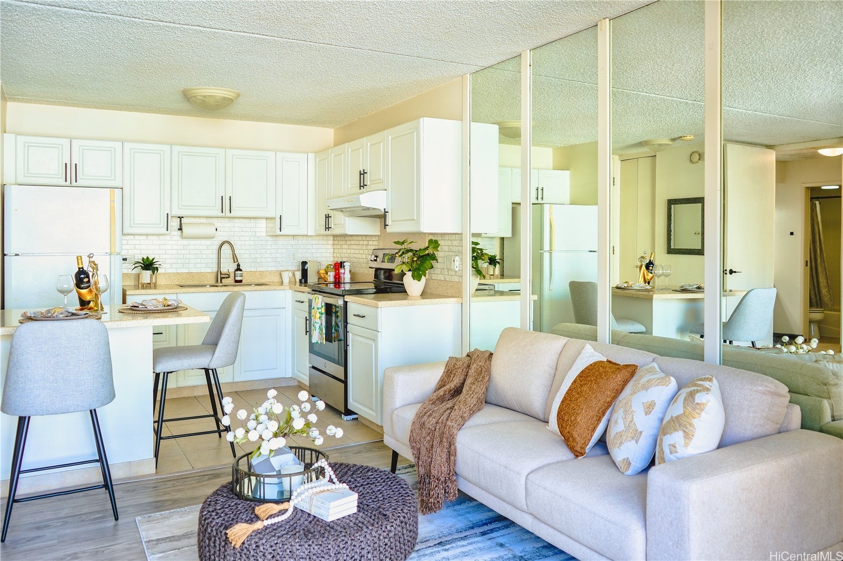 411 Hobron Lane 903