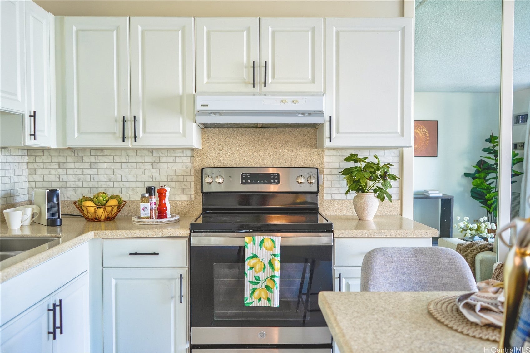411 Hobron Lane 903