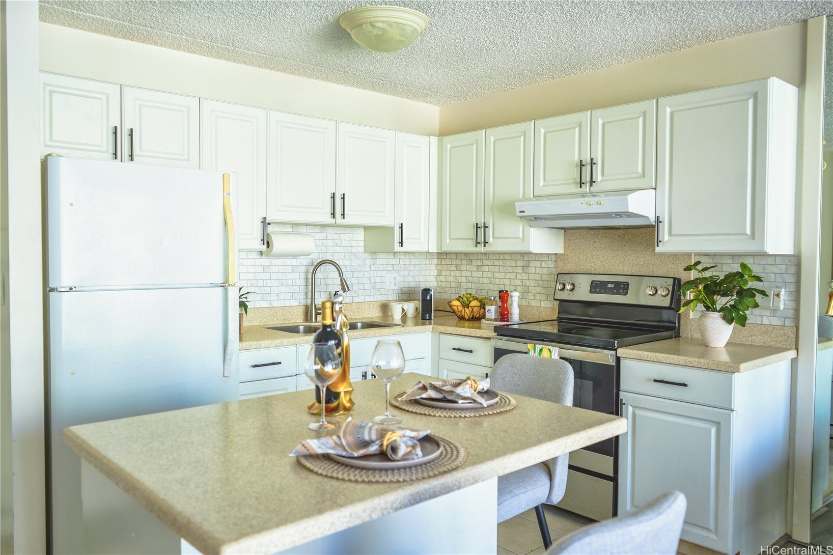 411 Hobron Lane 903