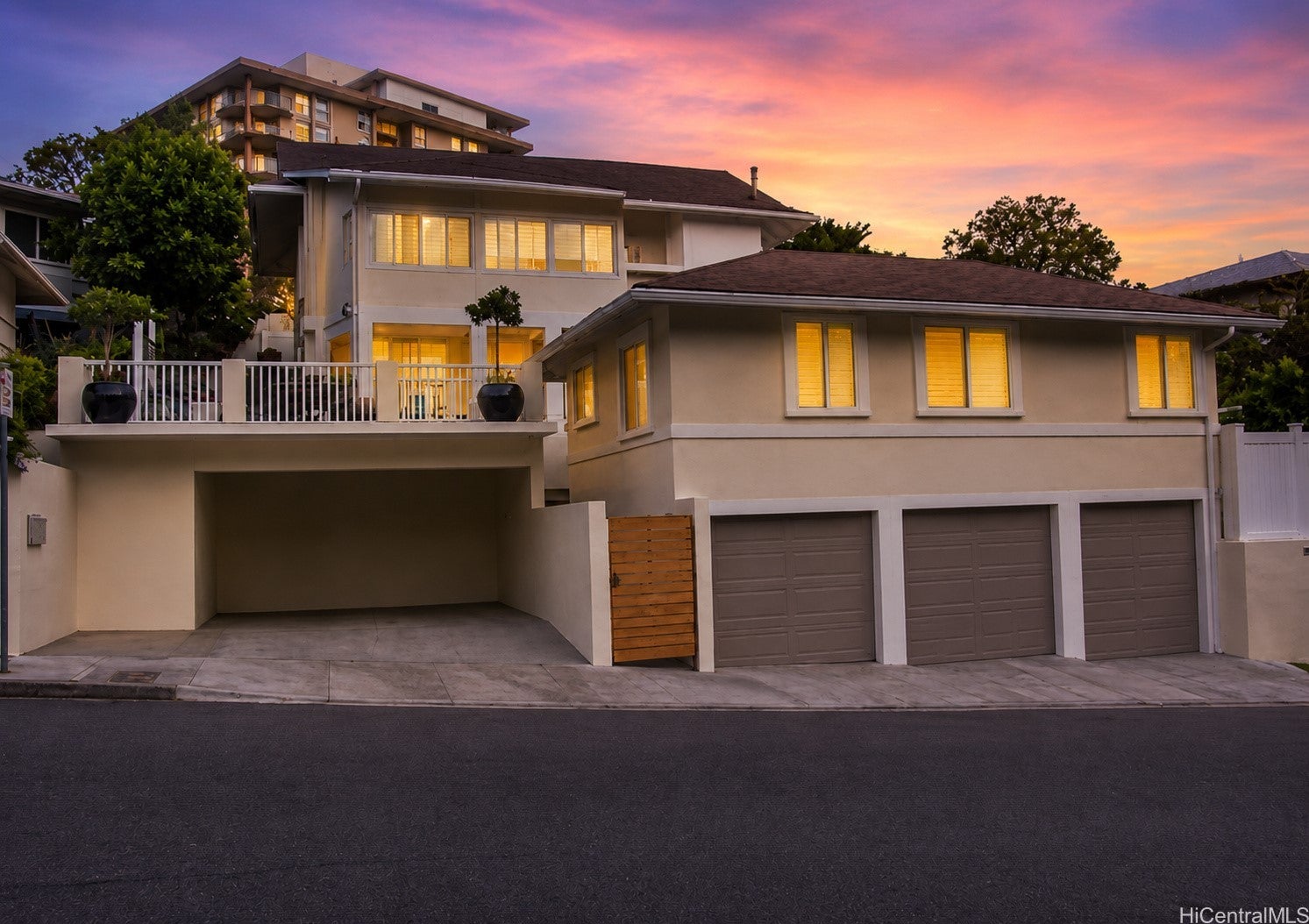 1559 Magazine Street