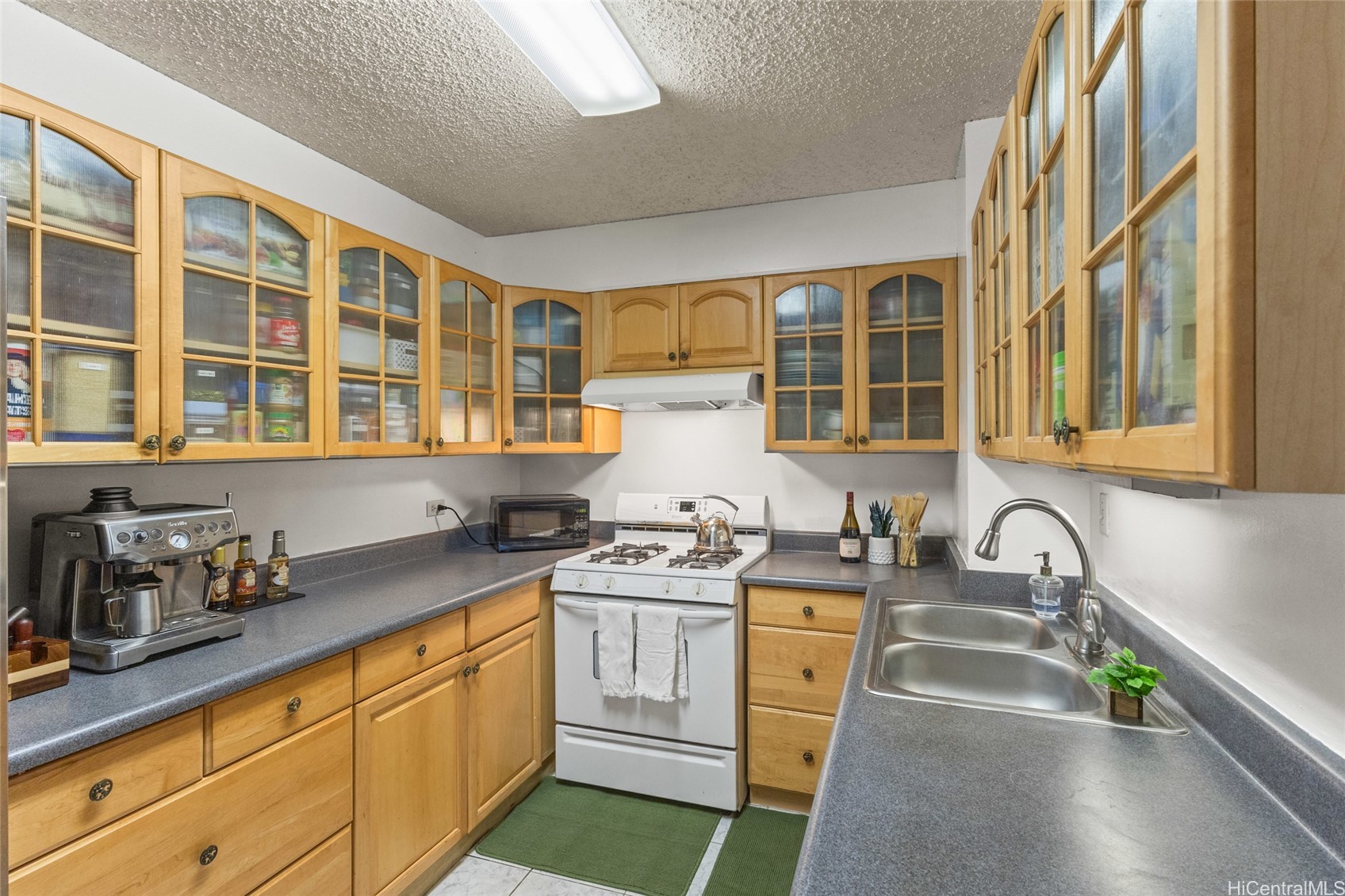 2055 Nuuanu Avenue 304