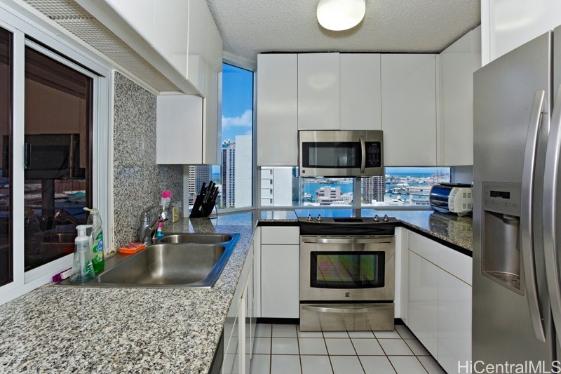 Honolulu Park Place Residential Lease