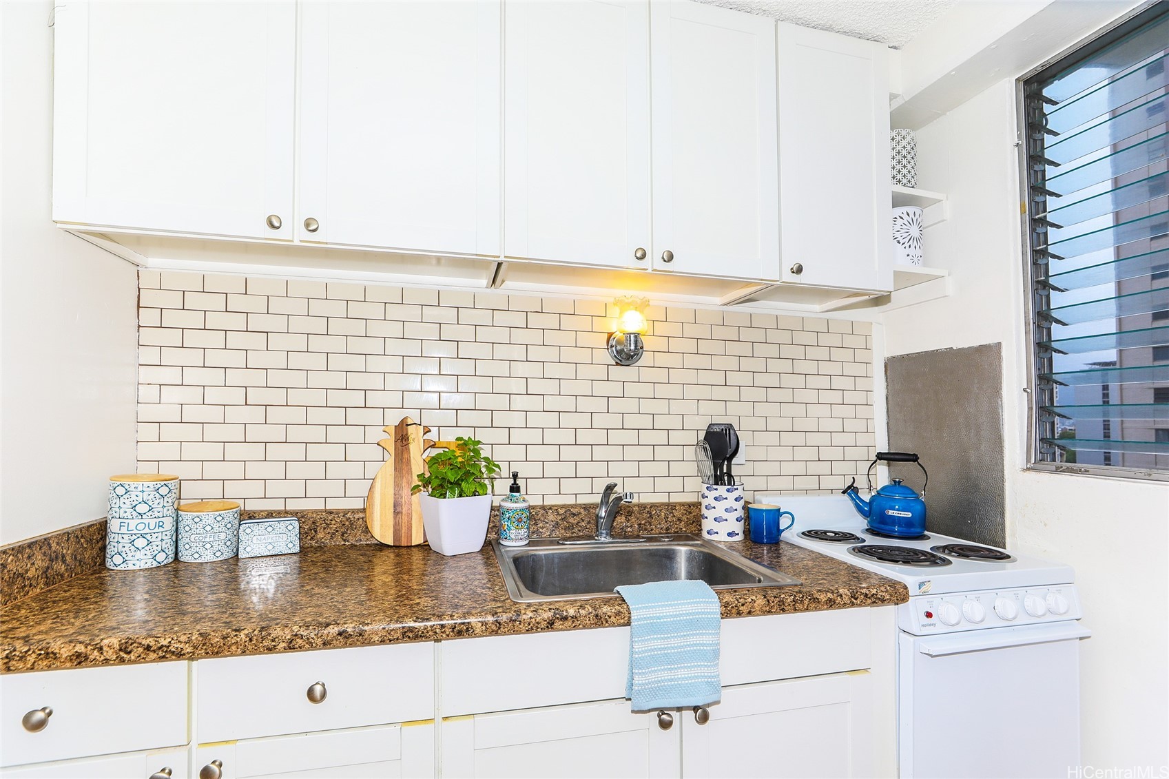 747 Amana Street 613