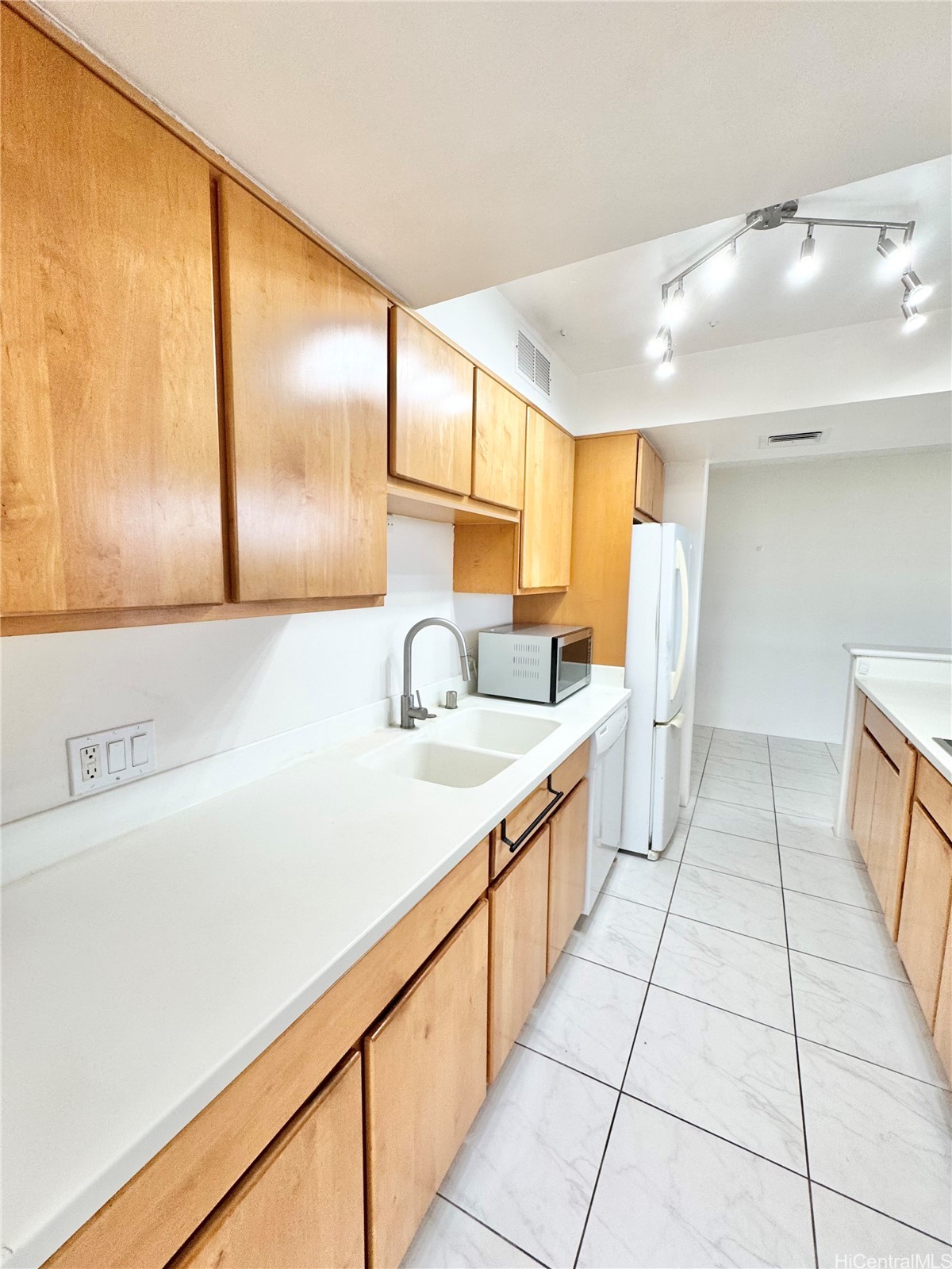 6770 Hawaii Kai Drive 402