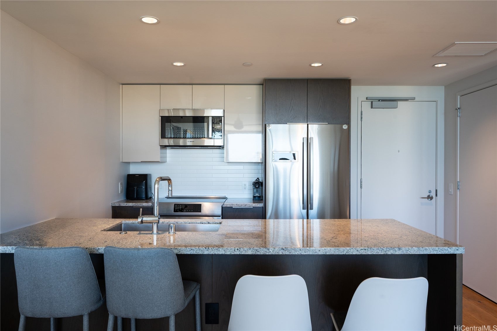 1001 Queen Street 3506