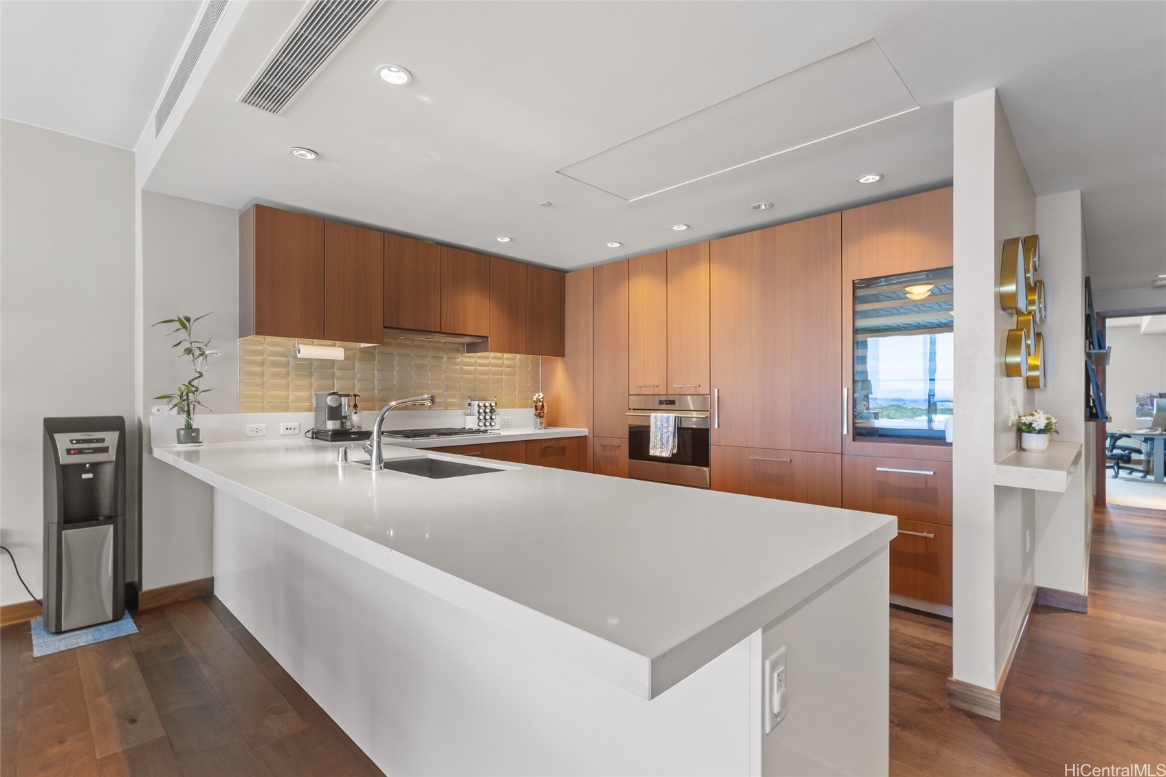 1555 Kapiolani Boulevard 1000