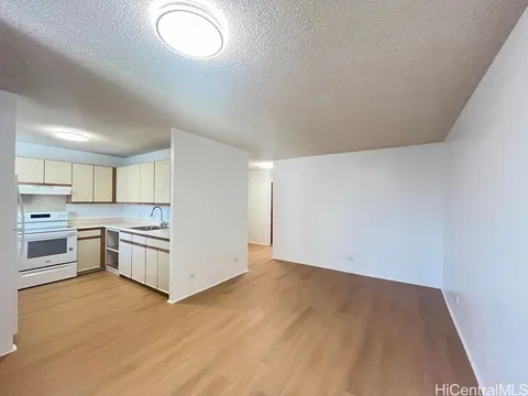 MLS: 202511889