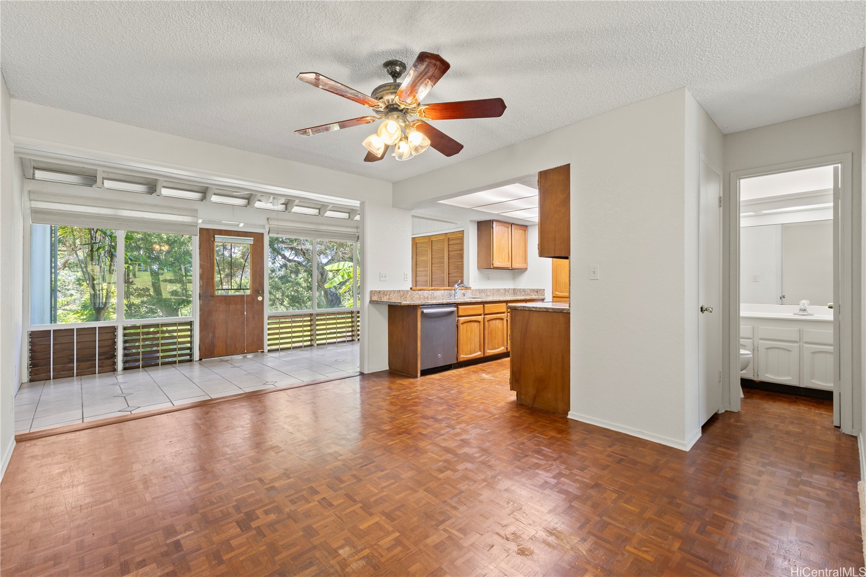 98-1724 Kaahumanu Street 16C