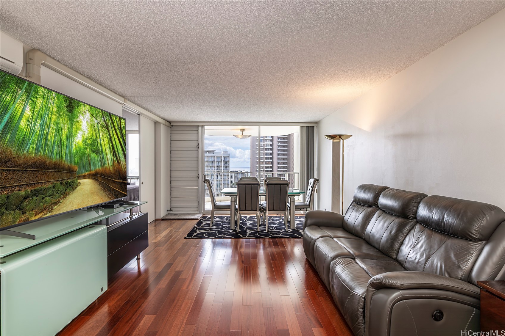 469 Ena Road 2205