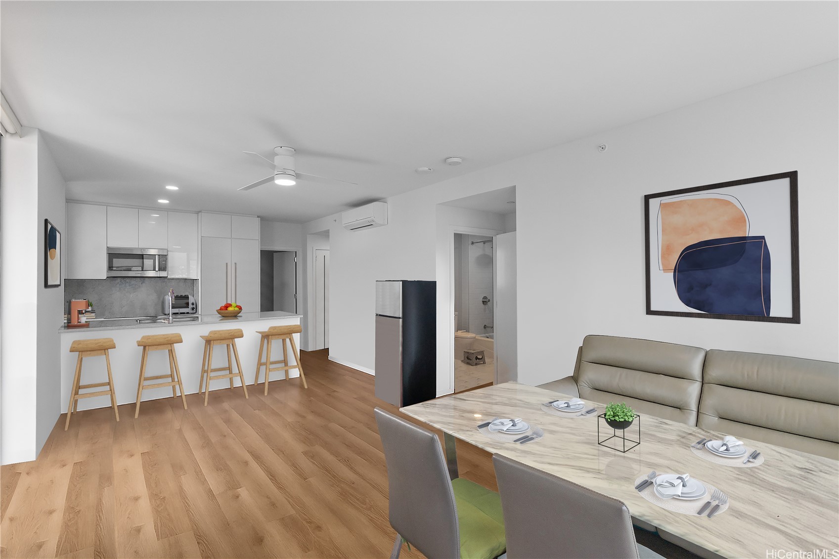 987 Queen Street 2814