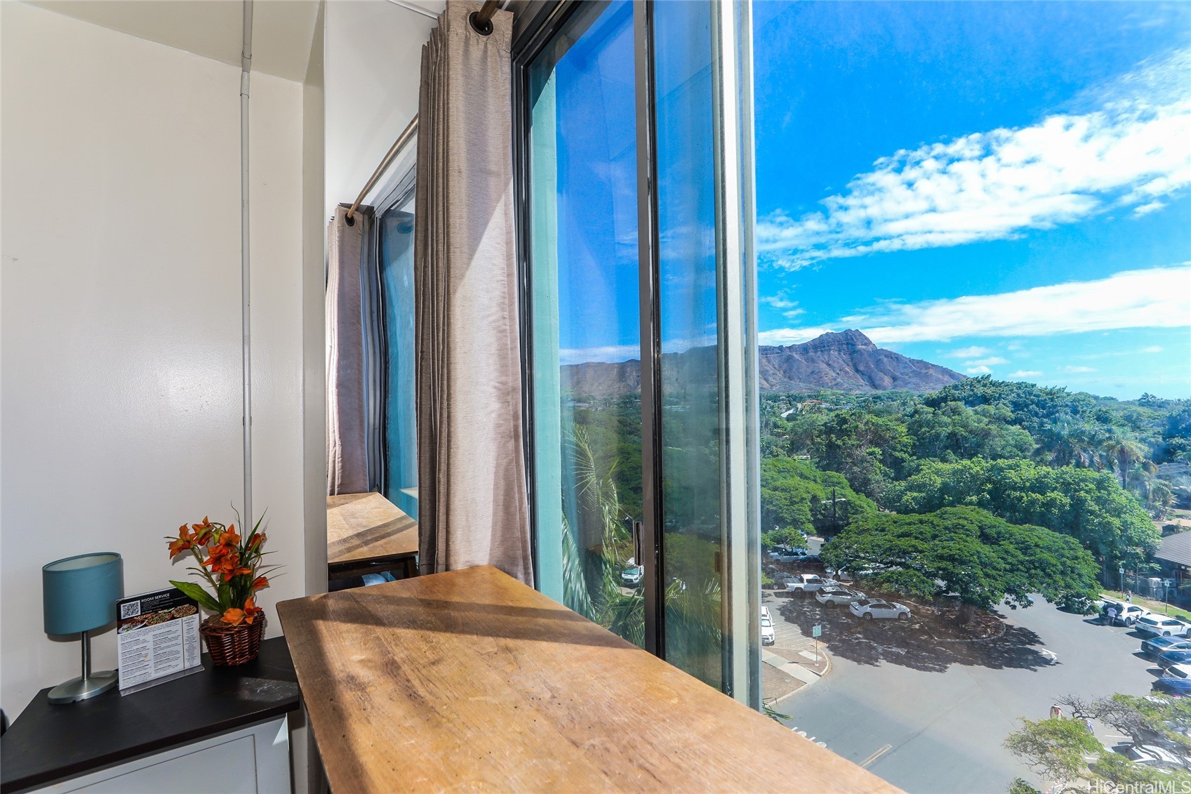 134 Kapahulu Avenue 716