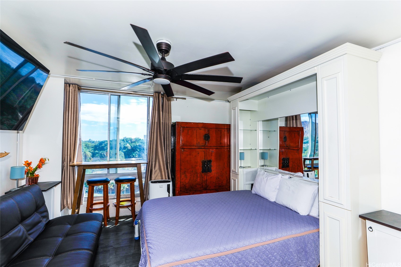 134 Kapahulu Avenue 716