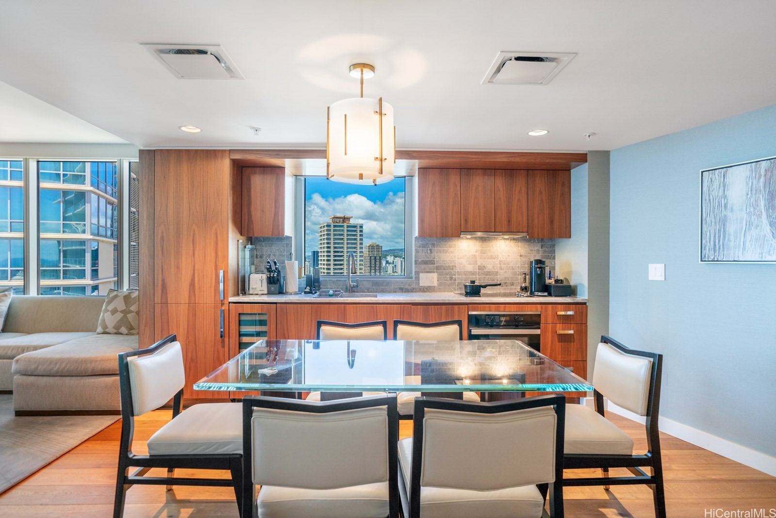 2139 Kuhio Avenue 3201