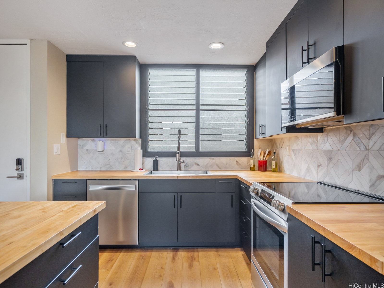 1015 Aoloa Place 411