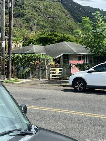 2704 Kalihi Street