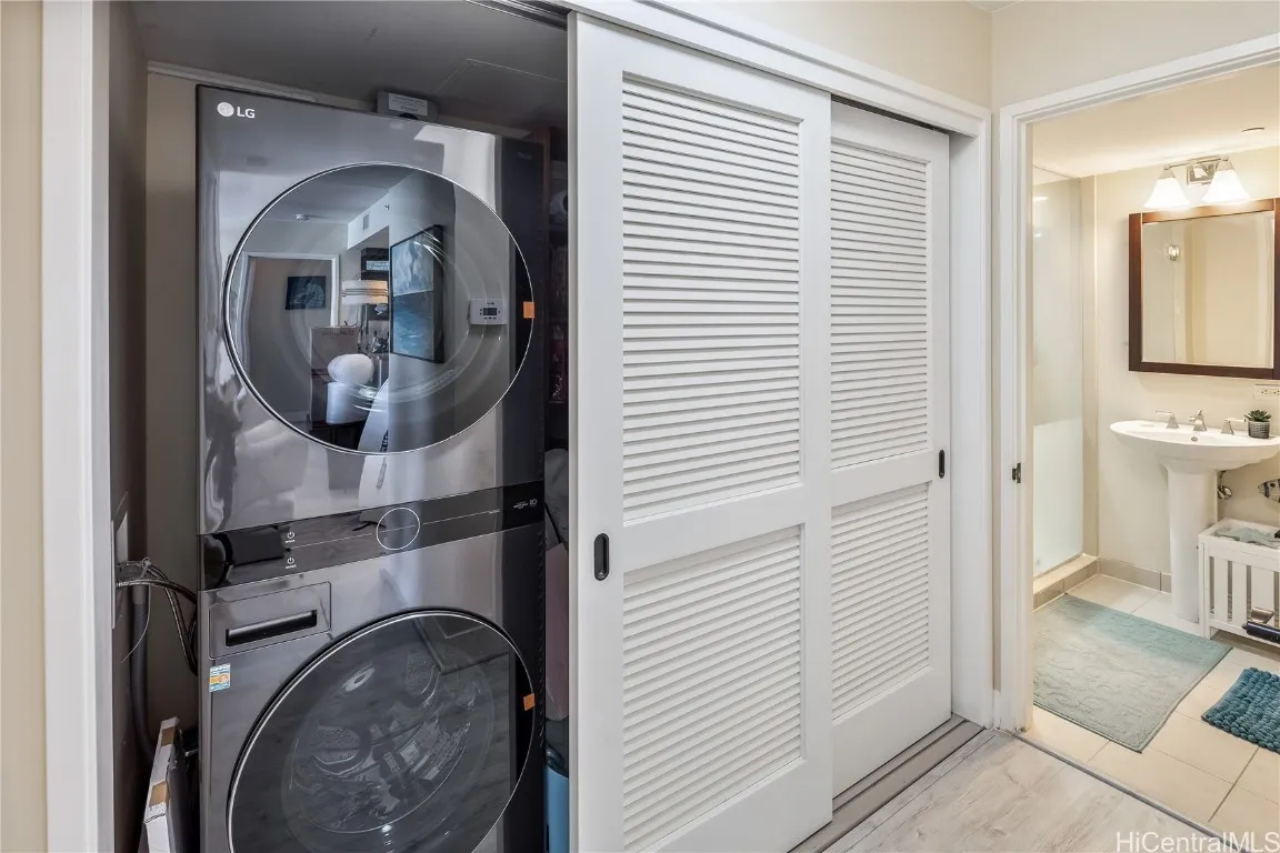 Honolulu, Hawaii 96815, United States, 2 Bedrooms Bedrooms, ,2 BathroomsBathrooms,Residential,Active,94983