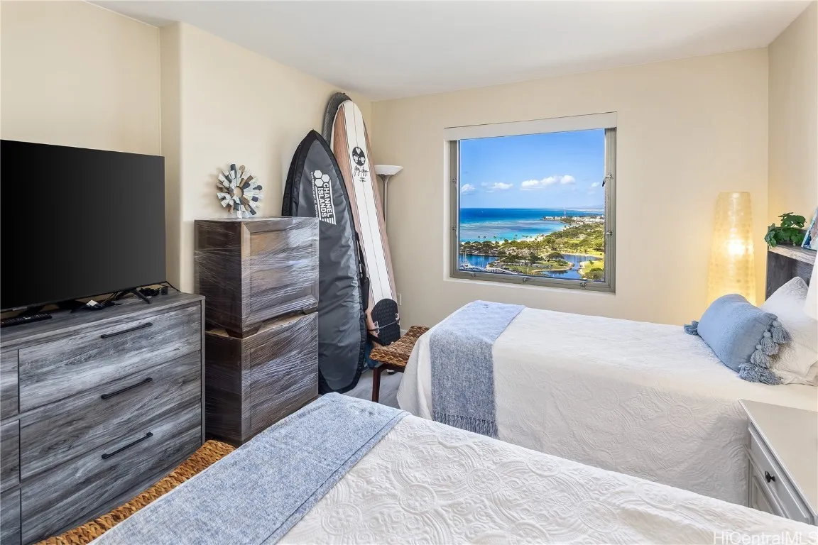 Honolulu, Hawaii 96815, United States, 2 Bedrooms Bedrooms, ,2 BathroomsBathrooms,Residential,Active,94983