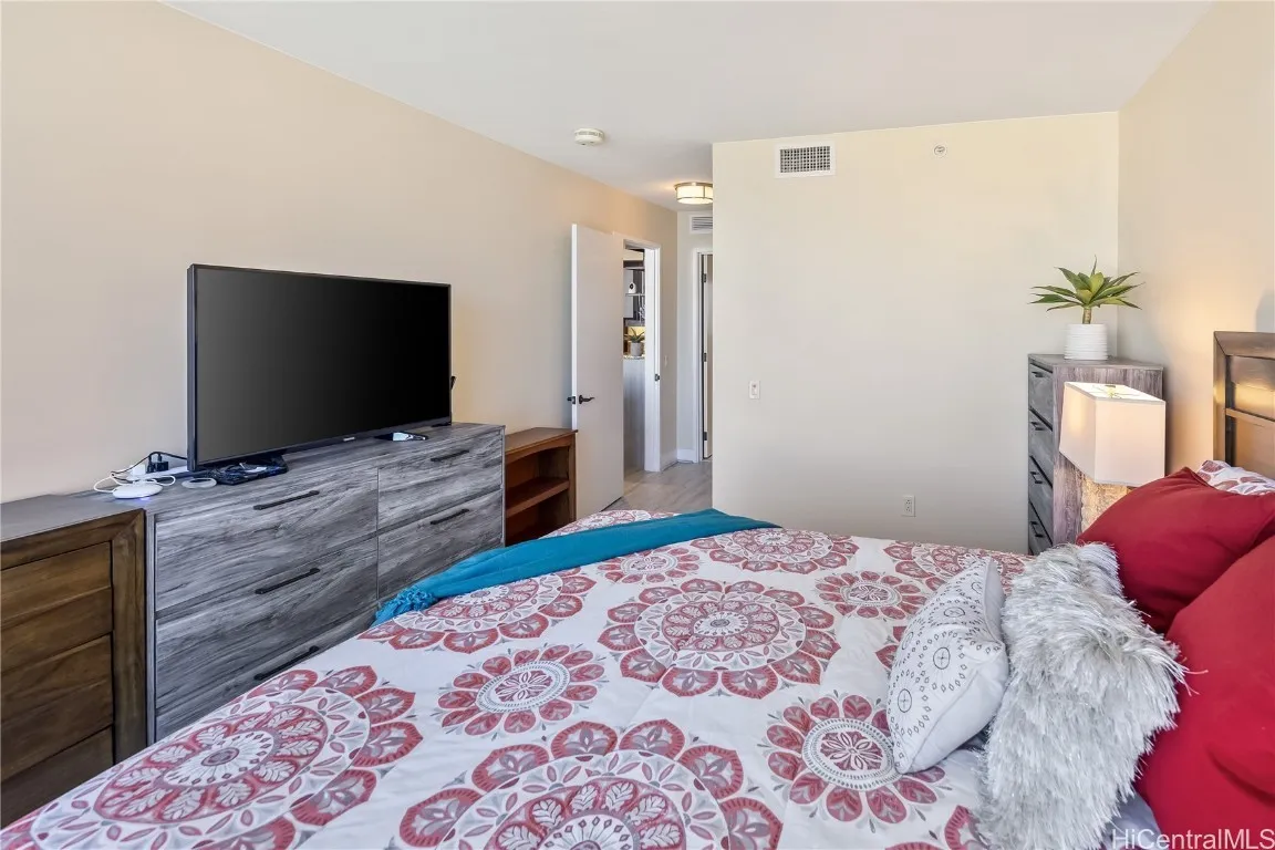 Honolulu, Hawaii 96815, United States, 2 Bedrooms Bedrooms, ,2 BathroomsBathrooms,Residential,Active,94983