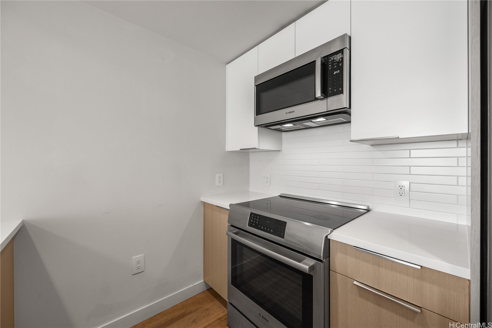 1001 Queen Street 3209