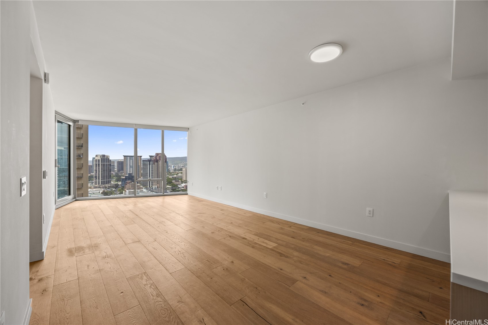 1001 Queen Street 3209
